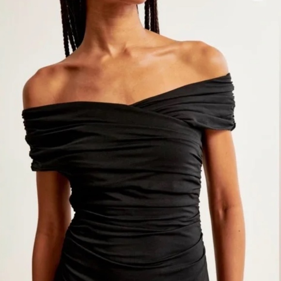 Abercrombie & Fitch Off-The-Shoulder Knit Midi Dress - Picture 4 of 7